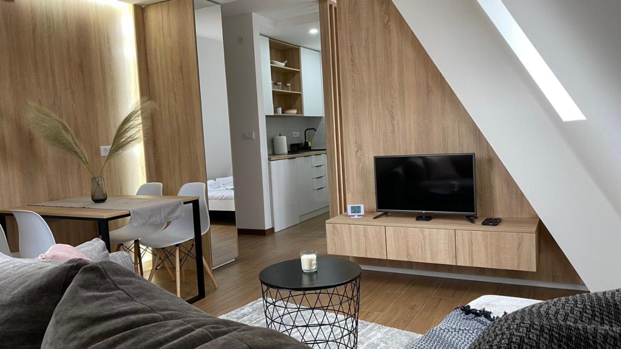 Borovi 15 * Divcibare